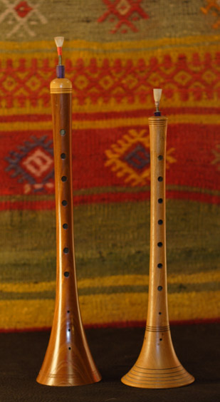Na zdjęciu widnieje zurna, czyli tradycyjny instrument ormiański z grupy aerofonów. 