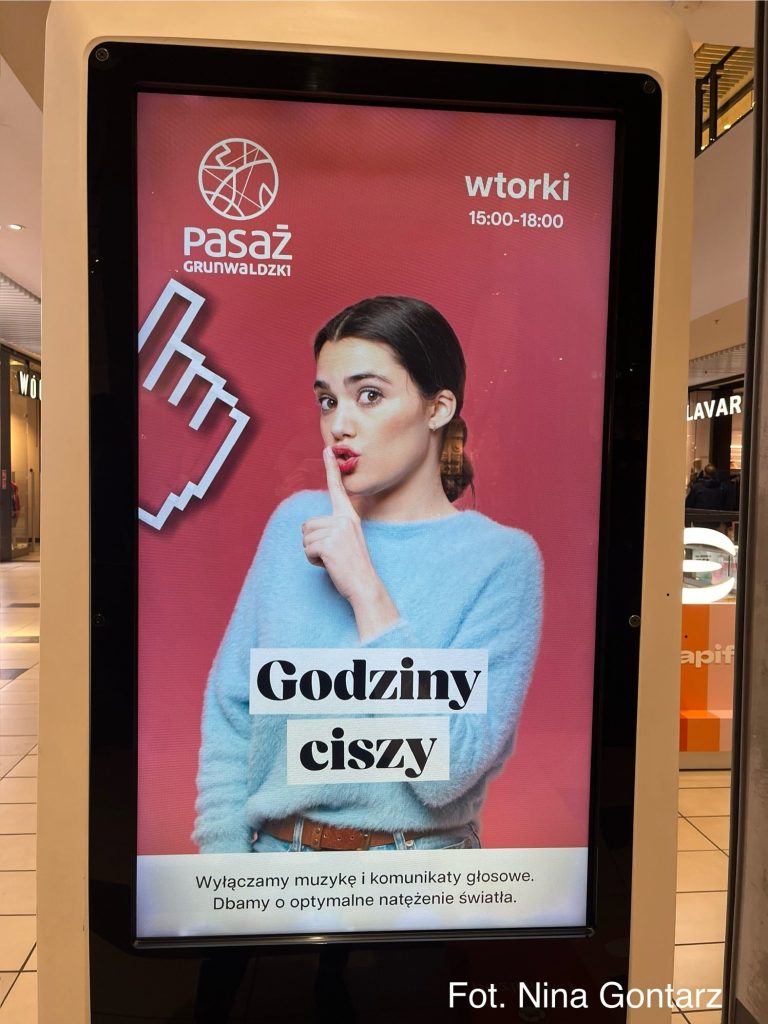 plakat godzin ciszy na ekranie