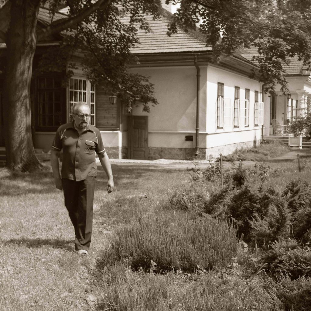 Krzysztof Penderecki w swojej posiadłości w Lusławicach; fot. Konrad Pollesch / zbiory archiwalne ECM KP